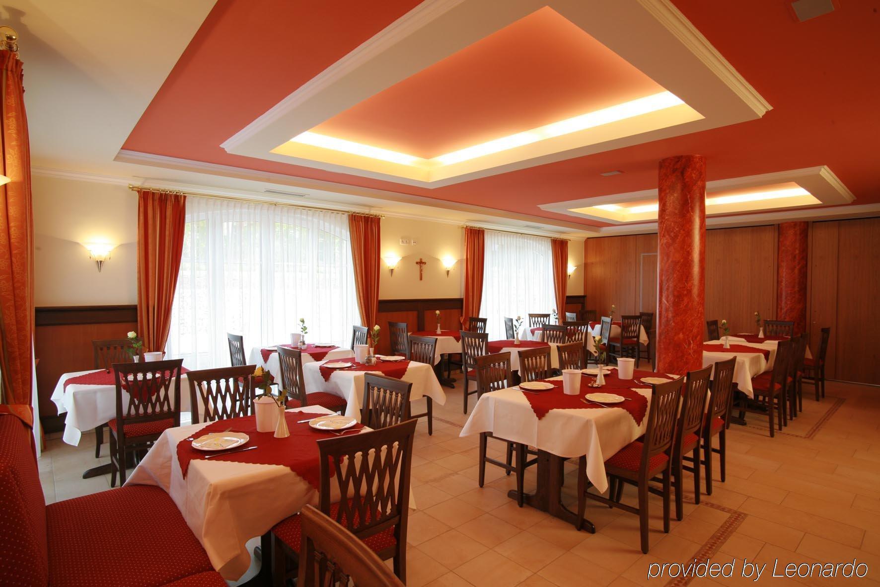 Akzent Hotel Bayerwald-Residenz Neukirchen  Restaurant photo