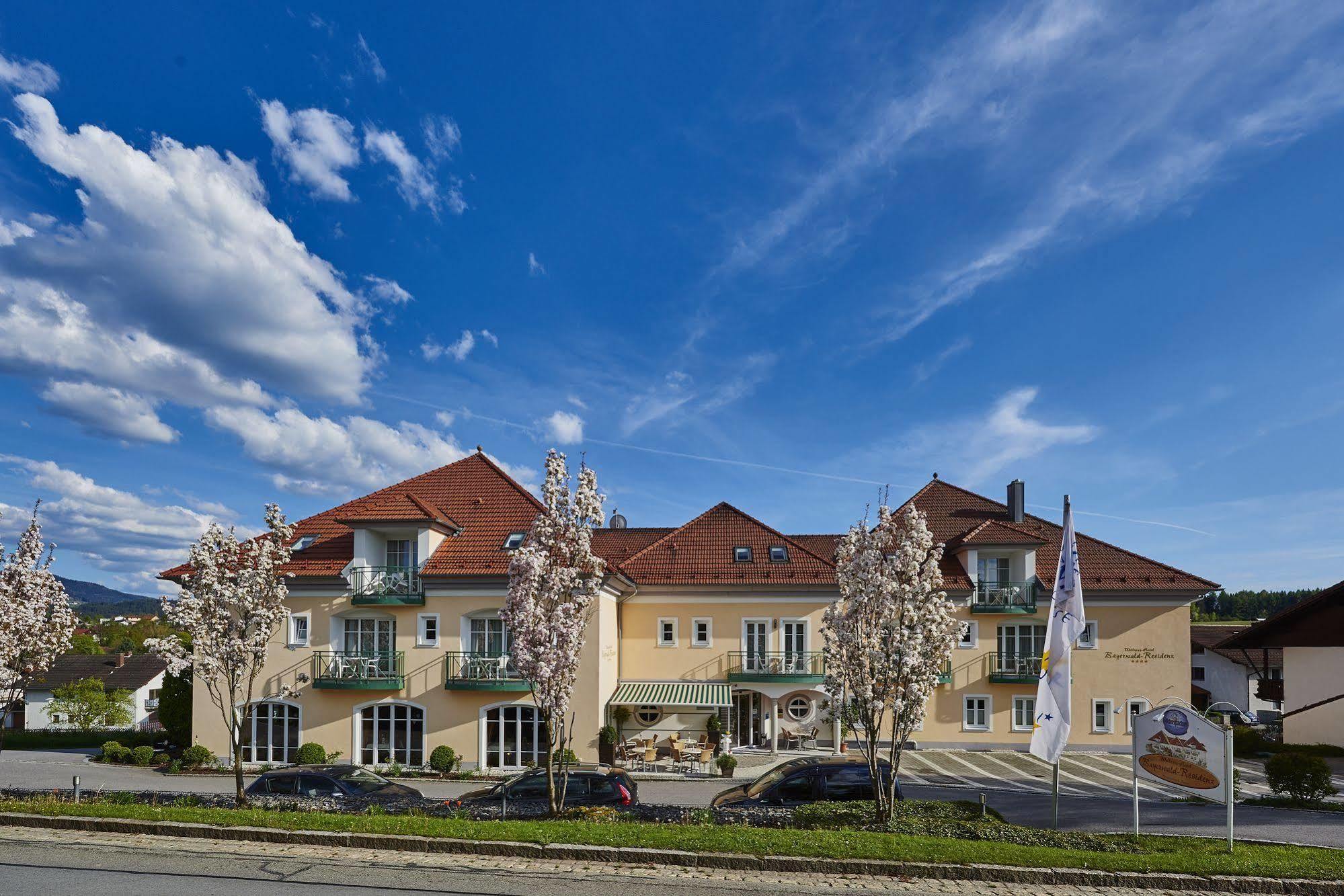Akzent Hotel Bayerwald-Residenz Neukirchen  Exterior photo