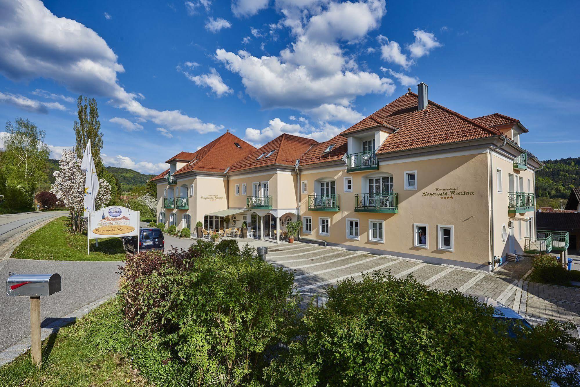 Akzent Hotel Bayerwald-Residenz Neukirchen  Exterior photo