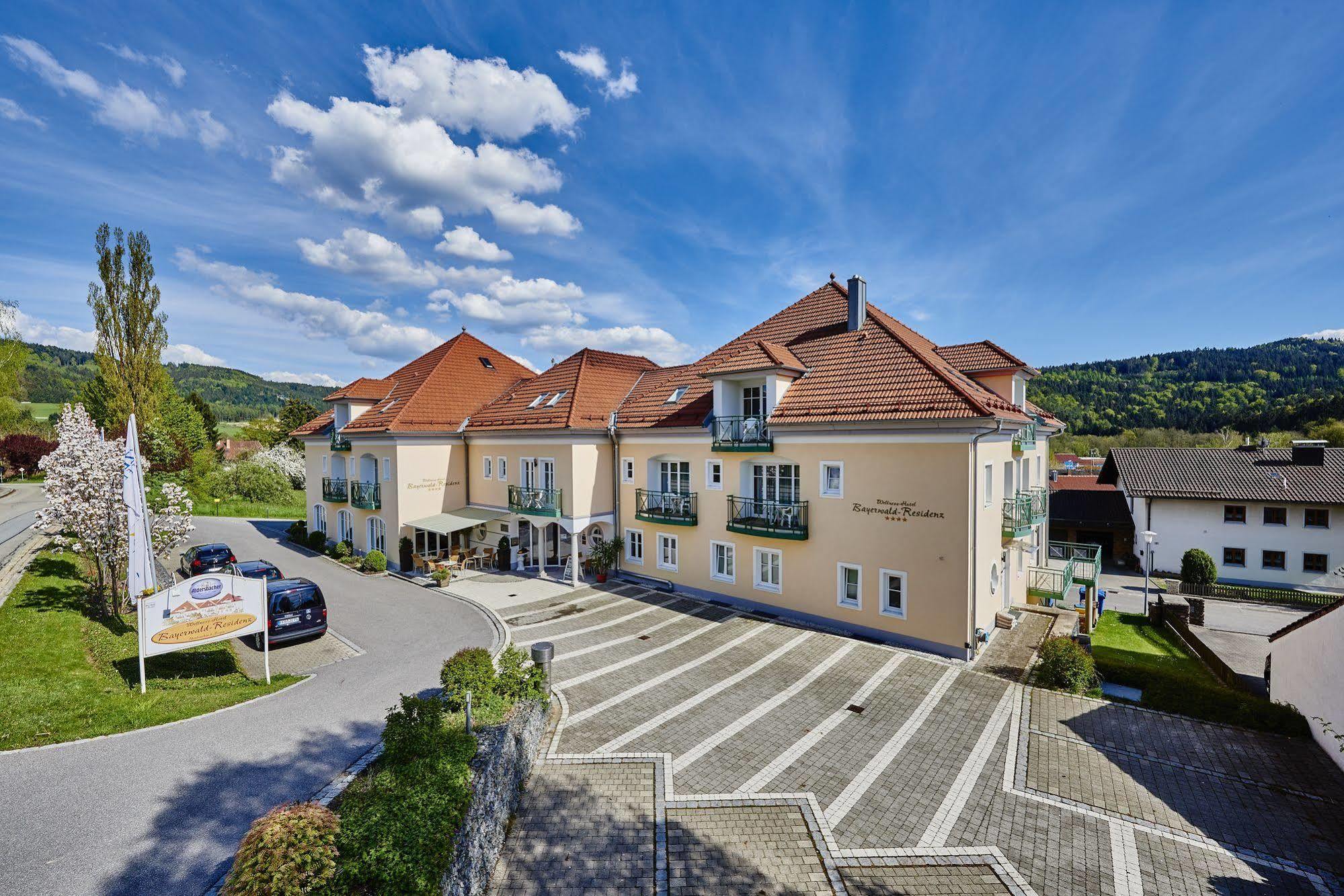 Akzent Hotel Bayerwald-Residenz Neukirchen  Exterior photo