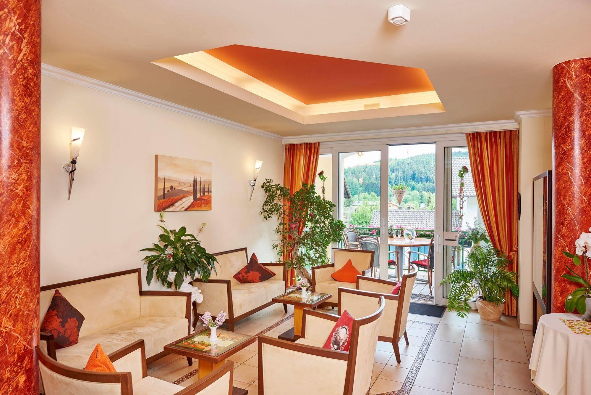 Akzent Hotel Bayerwald-Residenz Neukirchen  Exterior photo