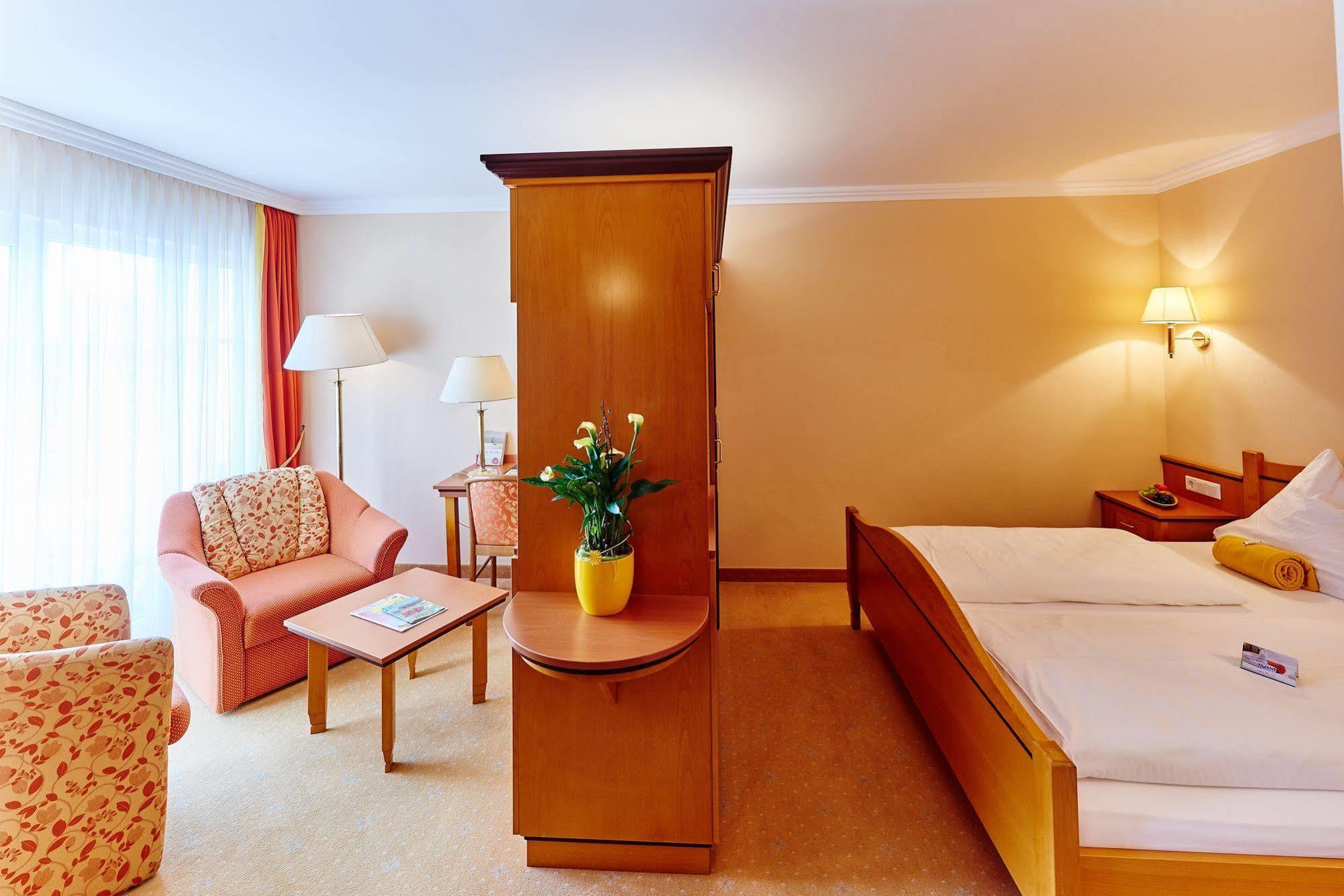 Akzent Hotel Bayerwald-Residenz Neukirchen  Exterior photo